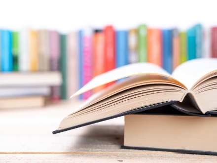 山積みの教科書